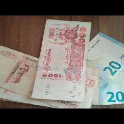 Les tensions diplomatiques et les crises politiques avec la France provoquent la chute du dinar cover