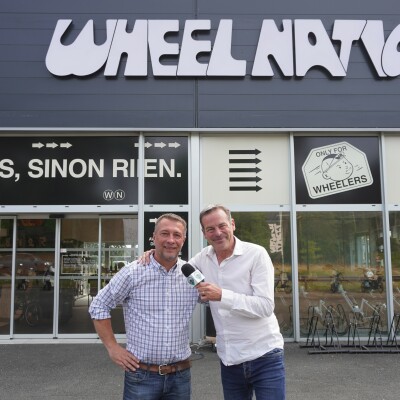 Cyril Piron vous présente la nouvelle marque qu'il dirige Wheel Nation qui regroupe des modèles de vélos, scooters ou motos cover