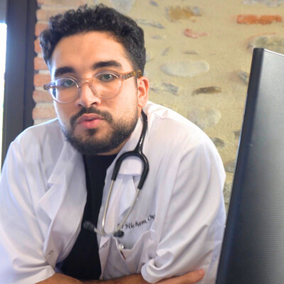 1/2 Ce médecin généraliste sait (presque) tout faire! cover