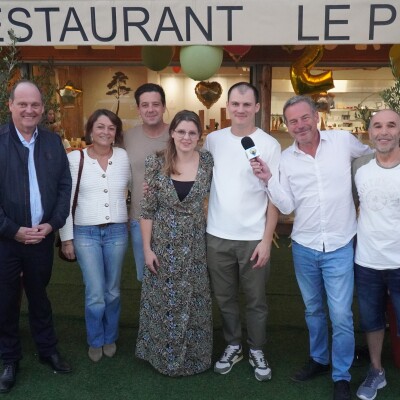 Ce samedi 11 octobre, Le Pin Burger fêtait ses 2 ans. Sarah, ses producteurs et Le Maire de Biganos, Bruno Lafon livrent leurs impressions cover