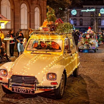 Haguenau : Parade de voitures anciennes décorées aux couleurs de Noël cover