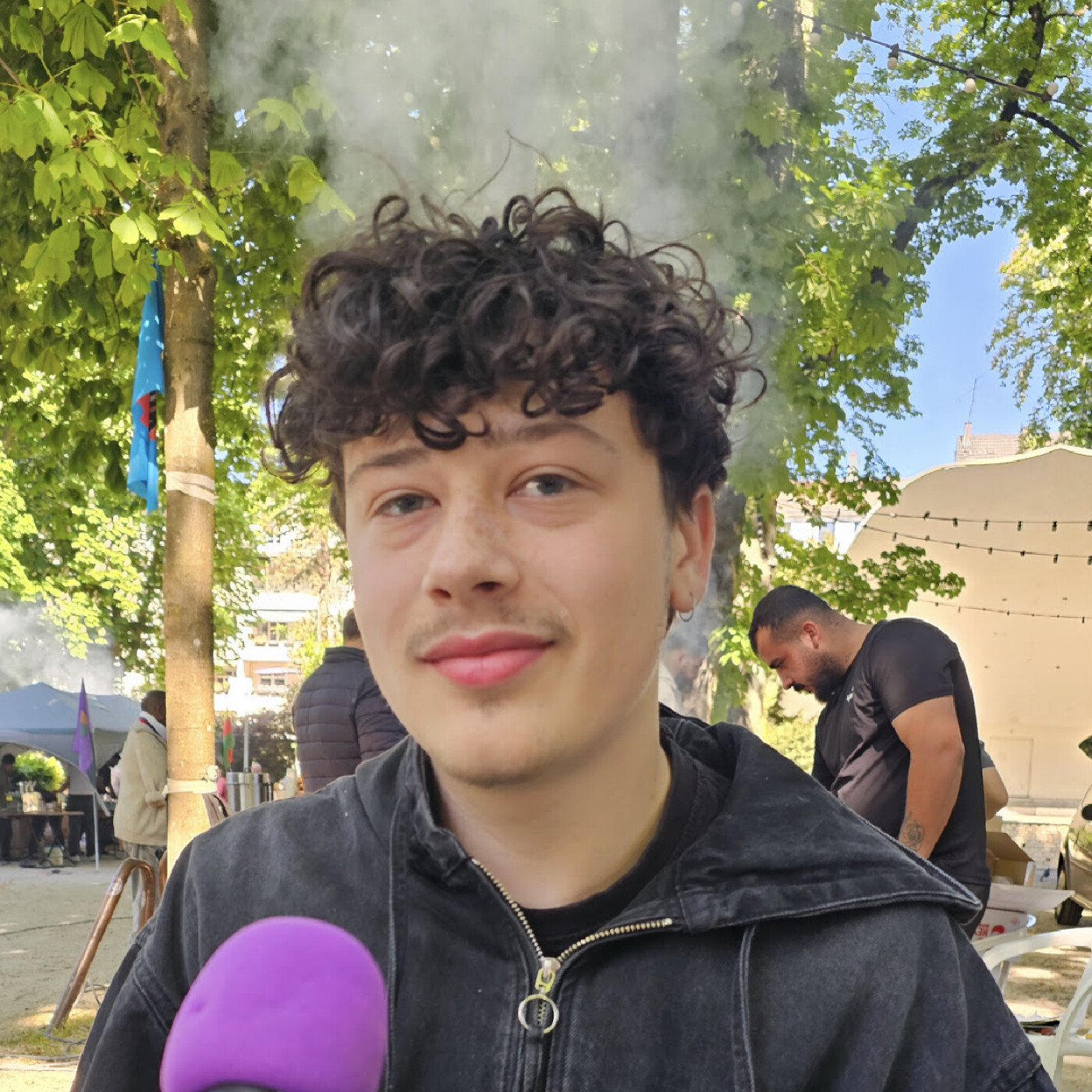 Alessio, jeune communiste dans le 6-8 episode artwork