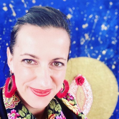 Corinne RENOU expose chez elle au 411 et publie son premier livre cover