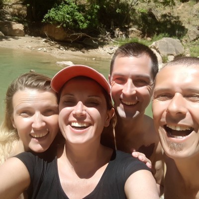 S01E20 - M/D & J-M/F - Deux couples, 4 potes, un lien qualifiable de fraternel et une sacré dose d’humour ! cover