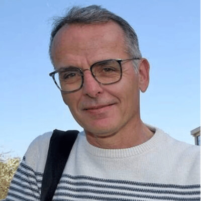 Entre perte de sens du travail et envie de bifurquer : comment changer de projet professionnel ? cover