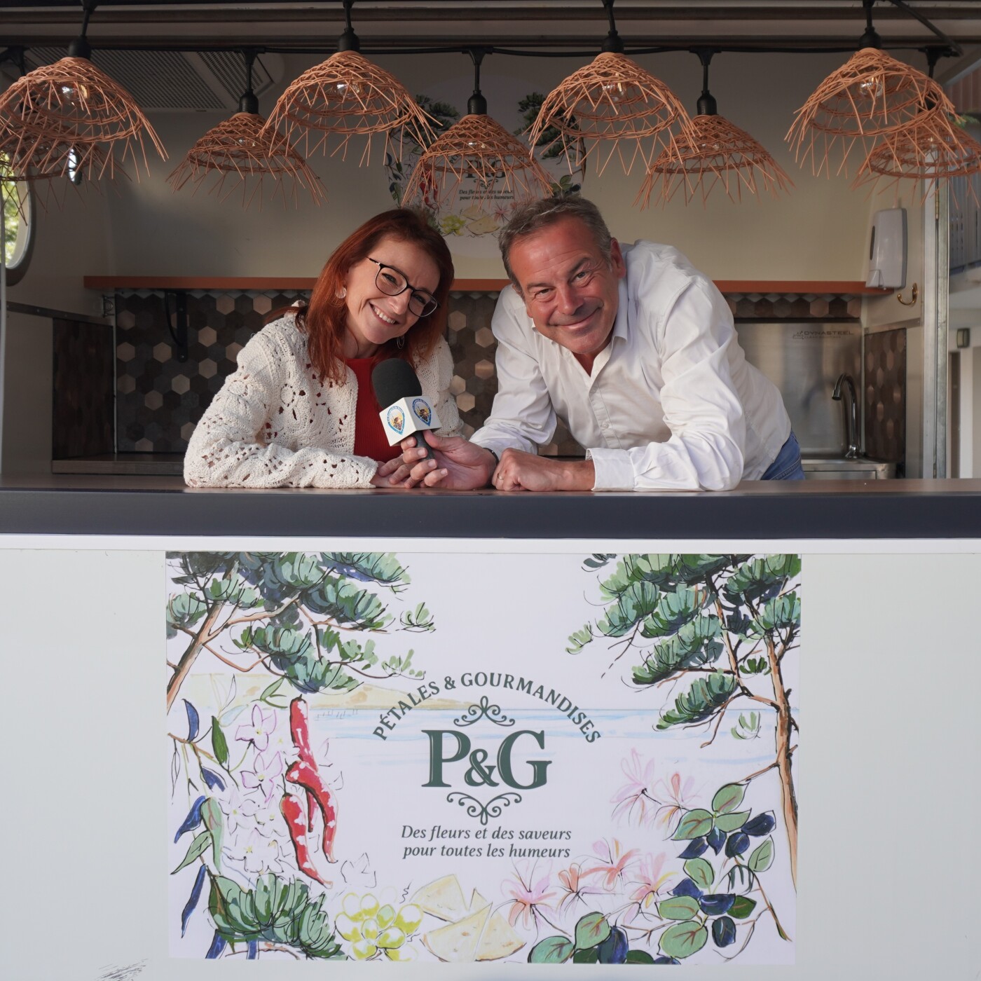 Avec Pétales et Gourmandises, Anne Guilbert vous propose des planches livrées à domicile. Avec son food-truck elle sera sur les marchés episode artwork