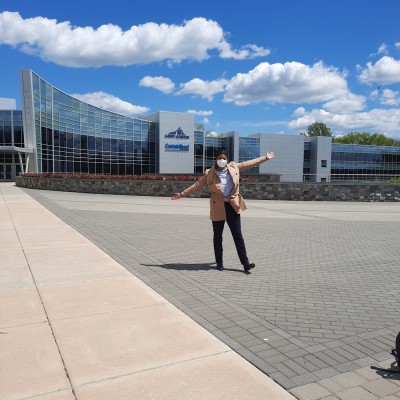 Maylis parle du principe du VIE, Philadelphie - USA - 22 07 2021 - StereoChic Radio cover