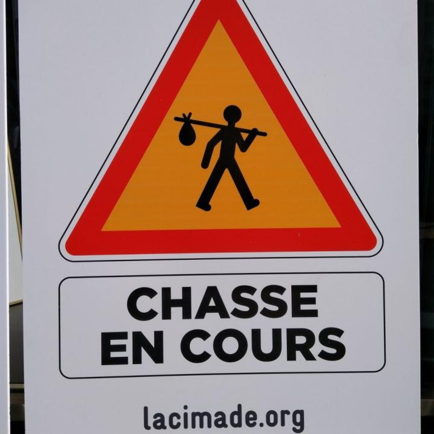 Des manifestants contre le projet de loi Asile et Immigration episode artwork