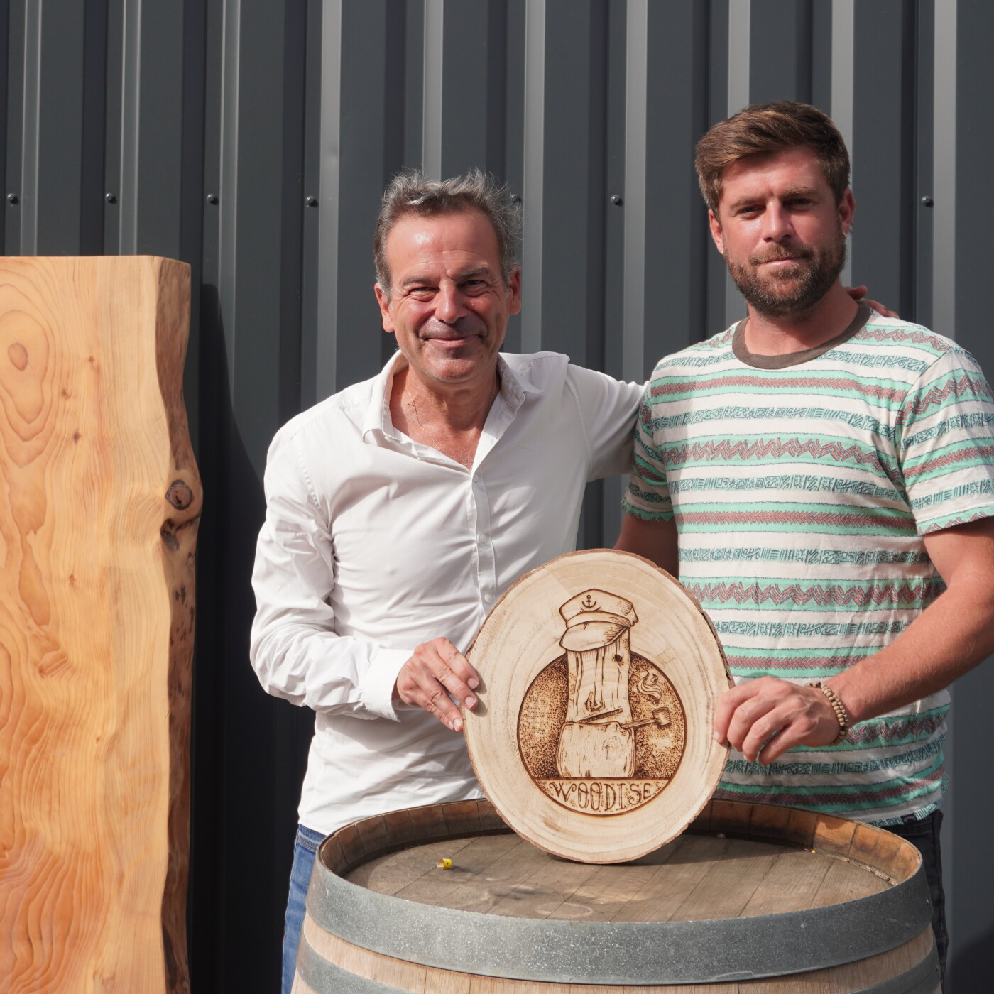 Clément Raufaste, avec sa structure Woodise, vous propose des créations en bois sur-mesure (Mobilier, décoration, trophées...) episode artwork