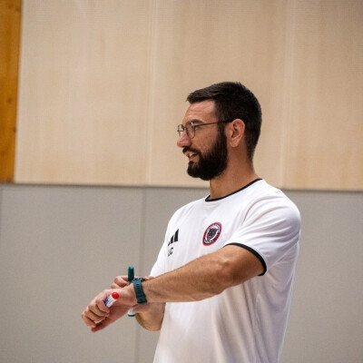 Rentrer, c'est facile. Rester, c'est difficile — Léo Chabanis, coach de hand et entrepreneur cover