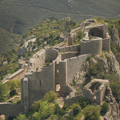 Forteresses royales du Languedoc : à la découverte du château de Peyrepertuse cover