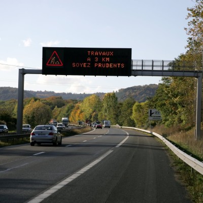 Autoroutes : l'entretien du matériel de sécurité essentiel cover