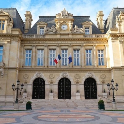Nouvel épisode de tensions entre l’Algérie et la France à cause du Maire de Neuilly et.. un parking cover