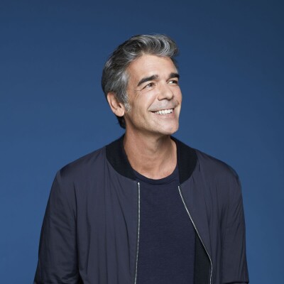 "La fin du monde" le dernier livre de Xavier de Moulins. cover