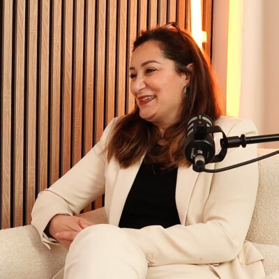 Atteindre un sommet ne suffit pas. Le vrai défi, c’est de durer. 🚀 (Ex.1 - Souad Bertin) cover