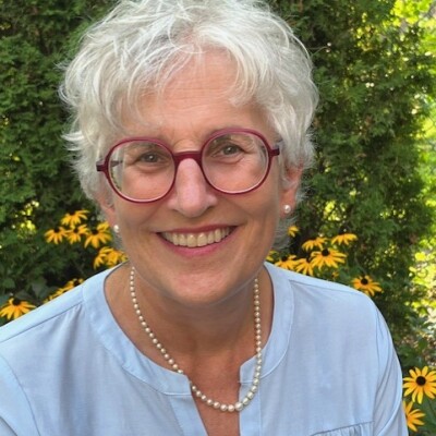 Se laisser porter par la pensée : le dialogue philosophique auprès d’élèves du primaire, vu par Hélène cover