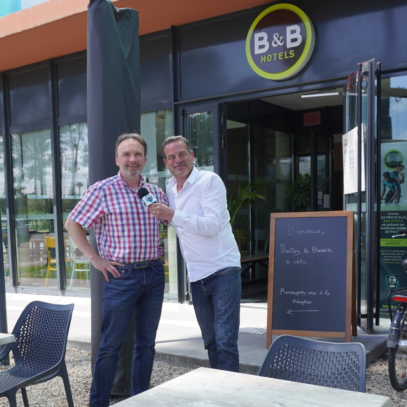 Benoit Soulard, le directeur de hôtel B & B nous présente toutes les prestations qu'il propose durant la période estivale episode artwork