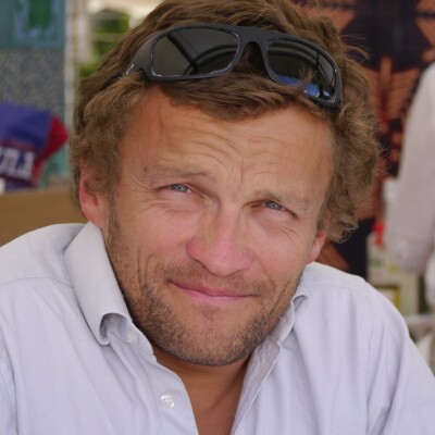 Sylvain Tesson, écrivain-voyageur, auteur de "Notre-Dame de Paris, ô reine de douleur, ô reine de victoire" cover