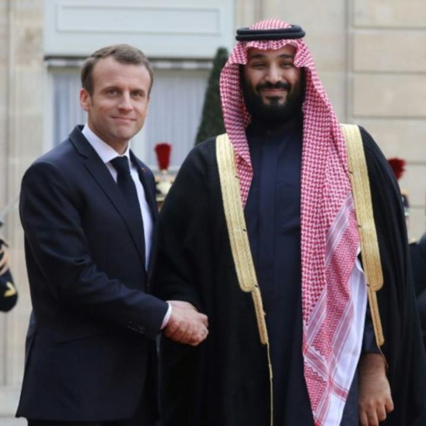 Macron en Arabie Saoudite, Facebook VS la justice - Louftibus, la revue de presse de JLW episode artwork
