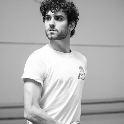 Andrea Sarri : du rêve sicilien à ses débuts à l’Opéra de Paris (Rediff) cover