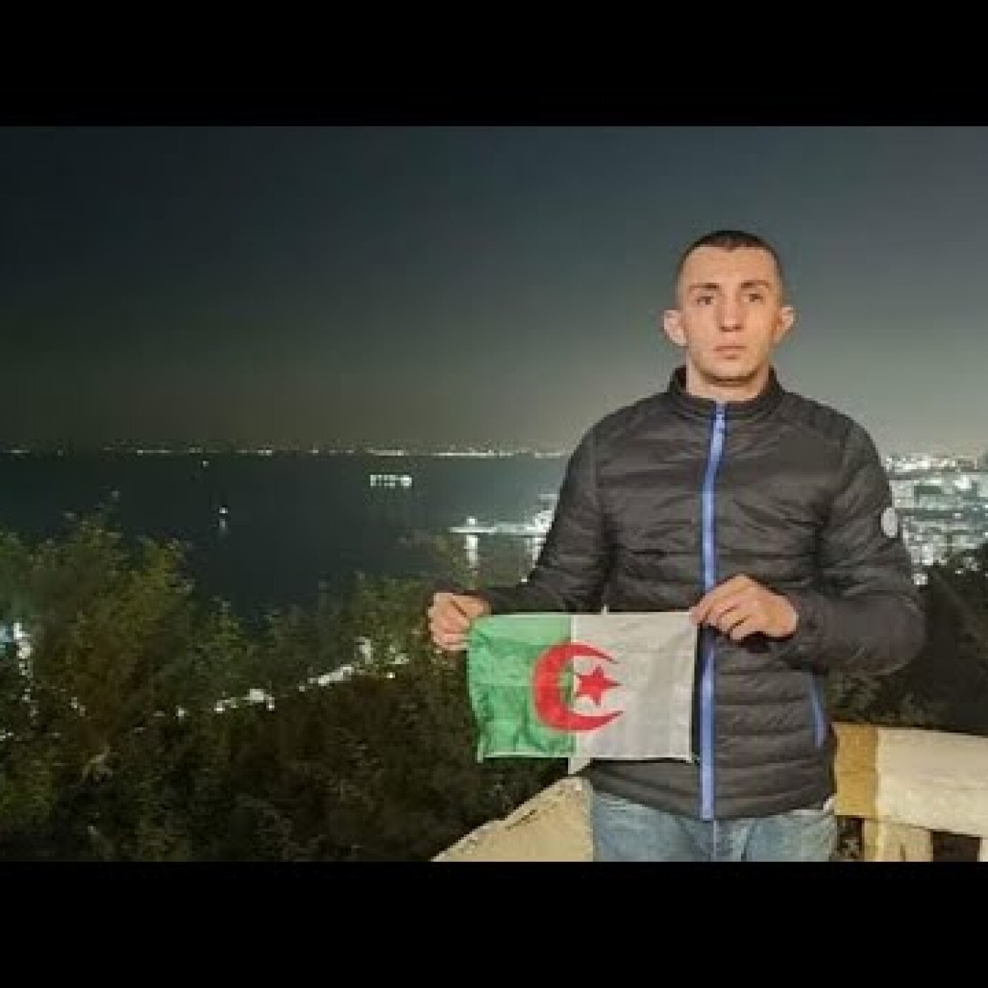 Mohamed Tadjadit : la démonstration vivante qu’être uniquement Algérien ça ne vaut vraiment… rien episode artwork