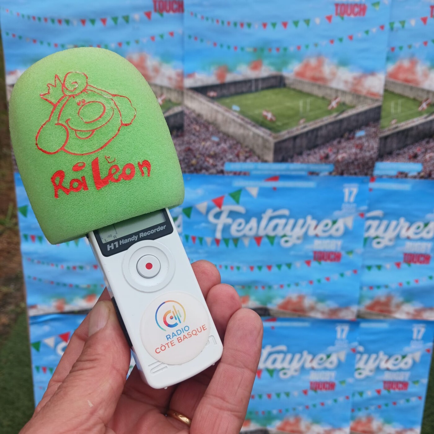Micro trottoir - Tournoi Festayre Rugby Touch - special fêtes de bayonne episode artwork