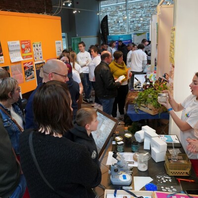 Les sciences séduisent les jeunes cover