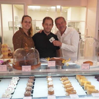 En centre-ville d'Arcachon, Paul-Adrien Louboutin nous présente ses spécialités qu'il vous propose dans sa Patisserie - Salon de Thé PLUME cover