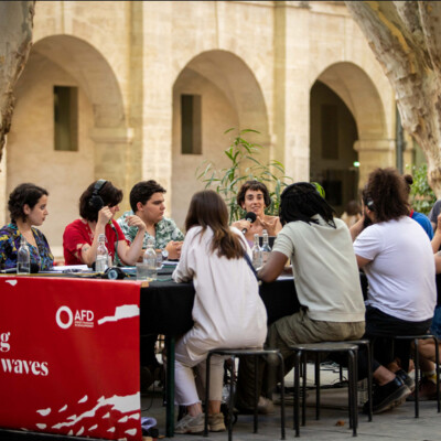 FESTIVAL D'AVIGNON 2025 x MAKING WAVES - EMISSION#8 | LOIN DE VOUS, LES NUITS NE DORMENT PLUS cover