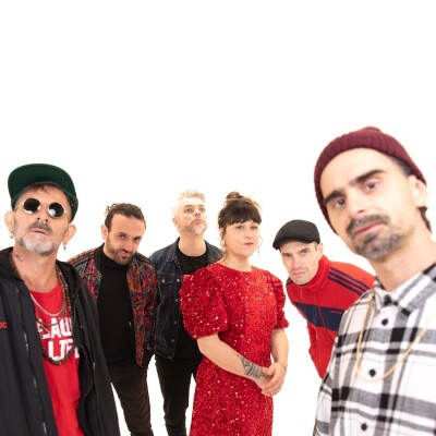 NDJ NEO LA CAFETERA ROJA La vita e bella cover