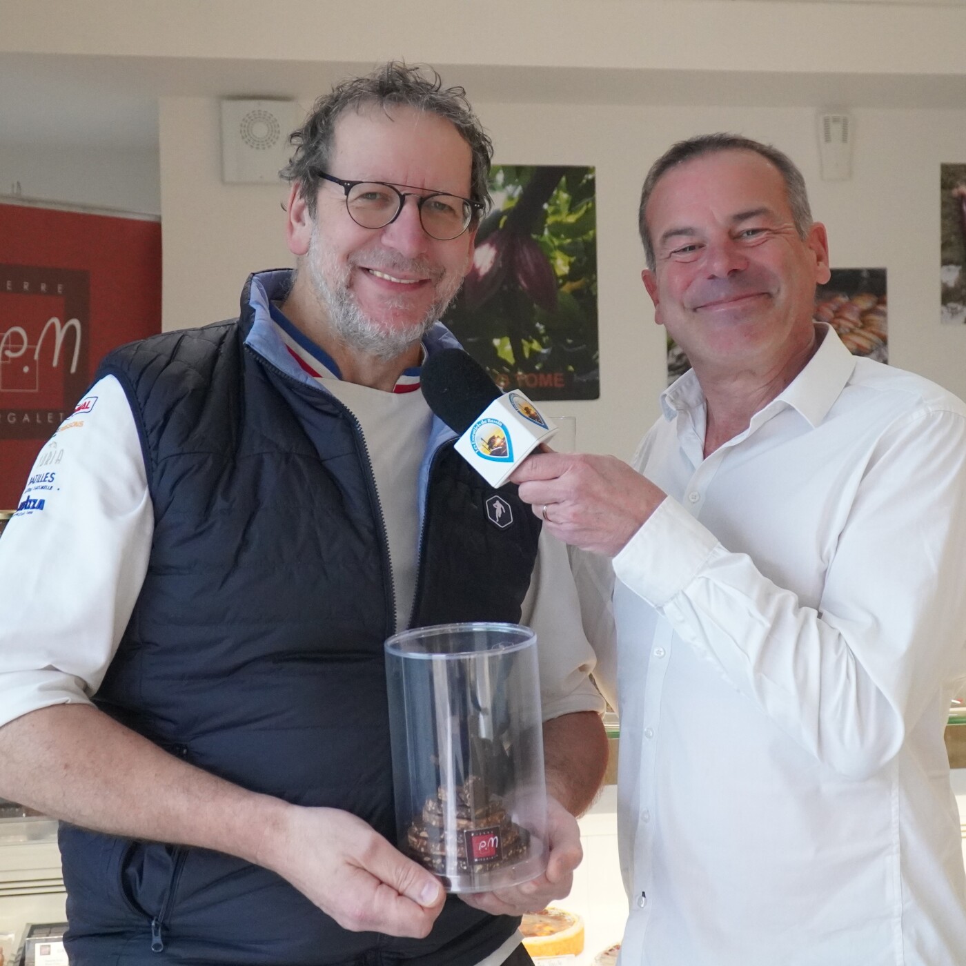 Pour la Saint-Valentin, le chocolatier MOF Pierre Mirgalet nous présente ses créations pour tous les Amoureux et ses classiques du Bassin episode artwork