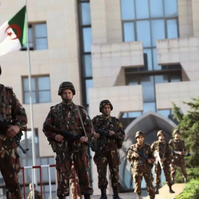 Des généraux en danger de mort : révélations sur le scandale des prisons militaires en Algérie cover