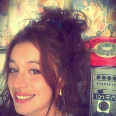 Claire, chargée de l'action éducative dans le réseau Radio Campus France cover