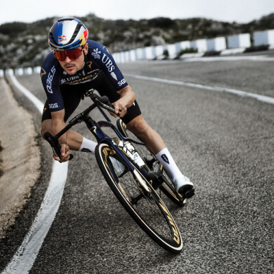 Pidcock de retour en France ! | Pinarello Q36.5 | Preview 2026 cover