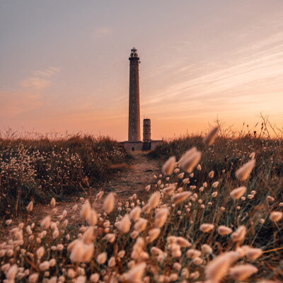 Voyage au bout du monde : Le phare de Gatteville, joyau du Cotentin ! cover