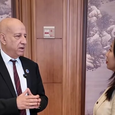 Le patron du FLN humilie l’Algérie en Chine avec sa médiocrité consternante cover