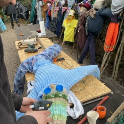 Colroy-la-Roche : Des dizaines d’épouvantails prennent possession des rues du village cover