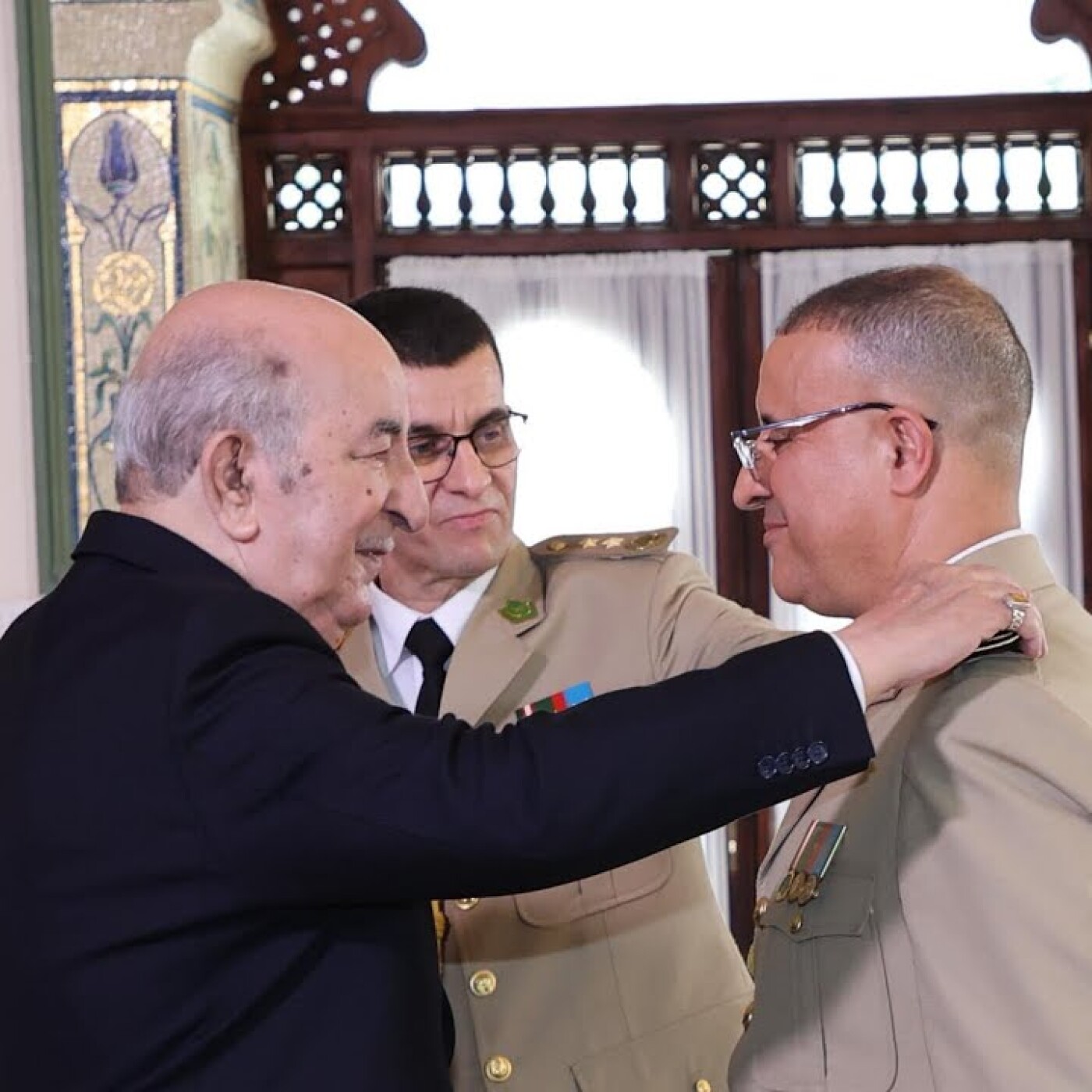 Tebboune, le Président qui a « consommé »… 12 généraux episode artwork