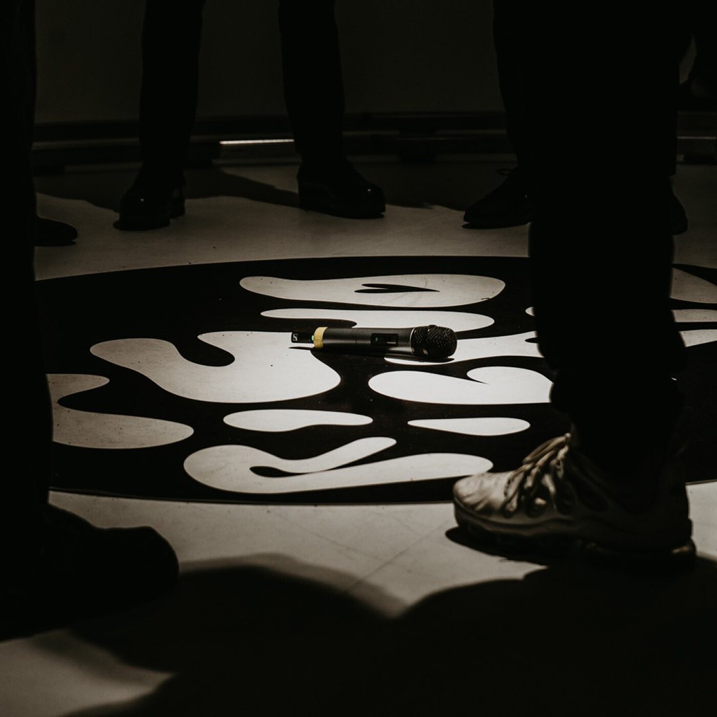 53. Micro-Trottoir beatmakers lyonnais : réactions sur l'avant-première de "Wav." par TWO RIVERS episode artwork