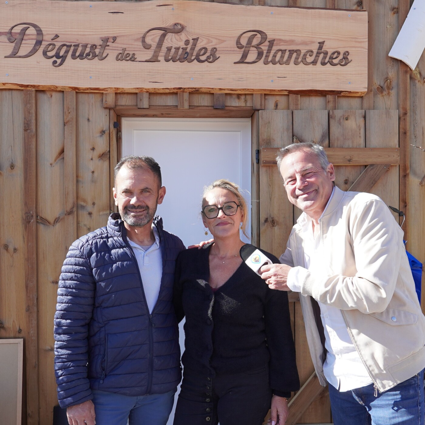 Sur le port du Canal à Gujan-Mestras, Stéphanie et Sébastien Robert viennent d'ouvrir leur cabane. La Dégust' des Tuiles Blanches episode artwork