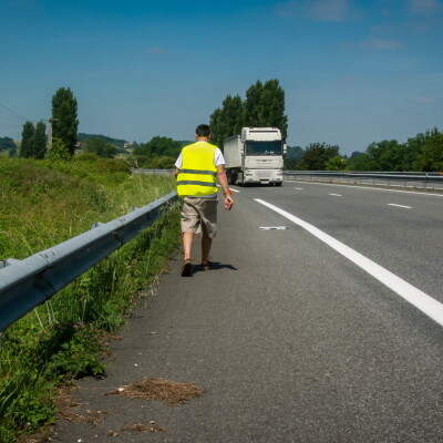 Piéton sur autoroute ? Attention DANGER ! cover