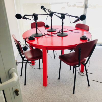 LES ENTRETIENS DE LA TABLE ROUGE - Avec Gwenegann Saillard cover