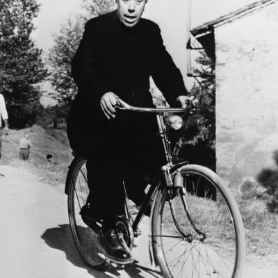Brève : Soutane et bicyclette cover