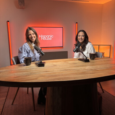 Episodio #2: Vivian García Villavicencio, Fundador de Marcas que Enamoran - "Transformar el mundo a través de las marcas" cover