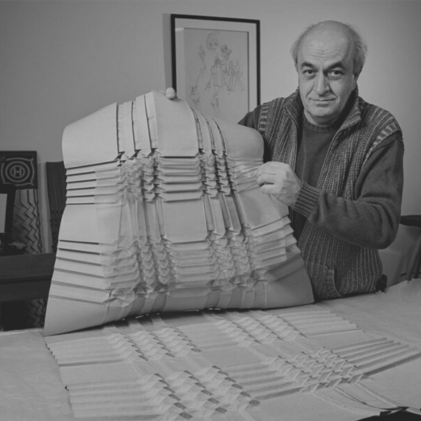Ép 11 - Karen Grigorian, un des derniers maîtres plisseurs de France Ép 11 - Karen Grigorian, un des derniers maîtres plisseurs de France