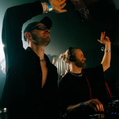 KREAM RAVIVE UN MONUMENT DE LA HOUSE AVEC THE ANSWER cover