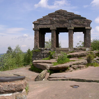Le Donon : une montagne sacrée à gravir ! cover