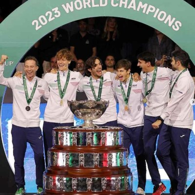 (Épisode en duo) - Jannik Sinner et l'Italie sur le toit du monde - Djokovic enfin humain - Kid Noize à l'AFT Cup cover