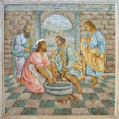 Le Jeudi saint, c'est l'Eglise qui se met au service du peuple cover