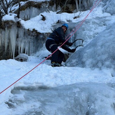 Guider en premier de cordée, sur quels essentiels former les leaders de demain ? Le regard du secouriste de haute montagne Janvier 2026 cover